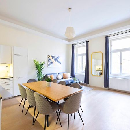 Exclusive & Spacious Central Residence W/ 4Bedrm 2Bathrm Budapest Eksteriør bilde